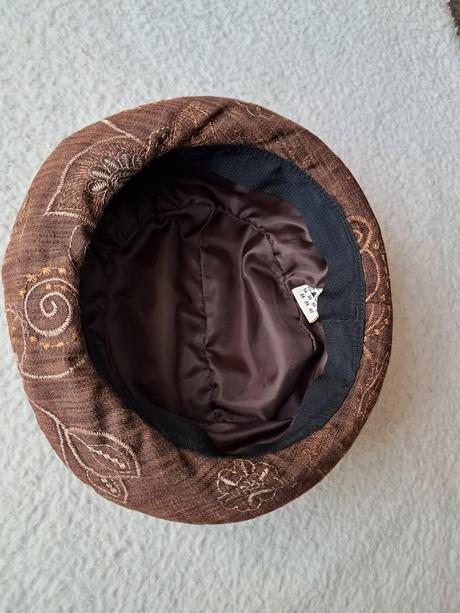 Dámsky podšitý klobúčik, 56
