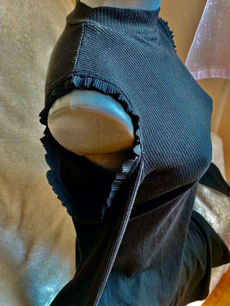 Saty s holými ramenami, 42