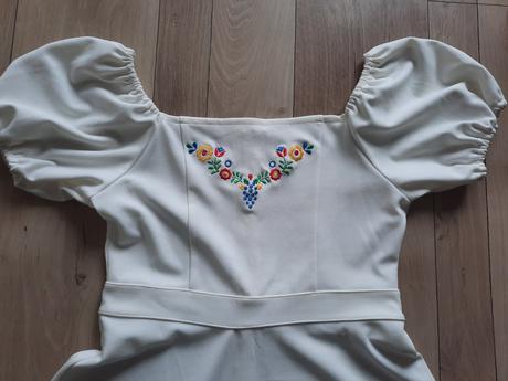 Vyšívané šaty, reserved,l
