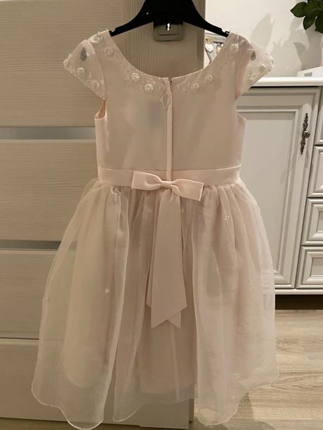 Sviatočné šaty, 110