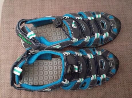 Športové sandale, 33