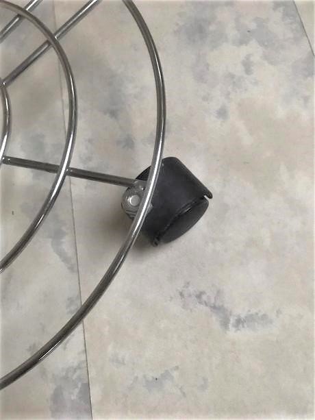 Pojazdný kovový podstavec pod kvety, 