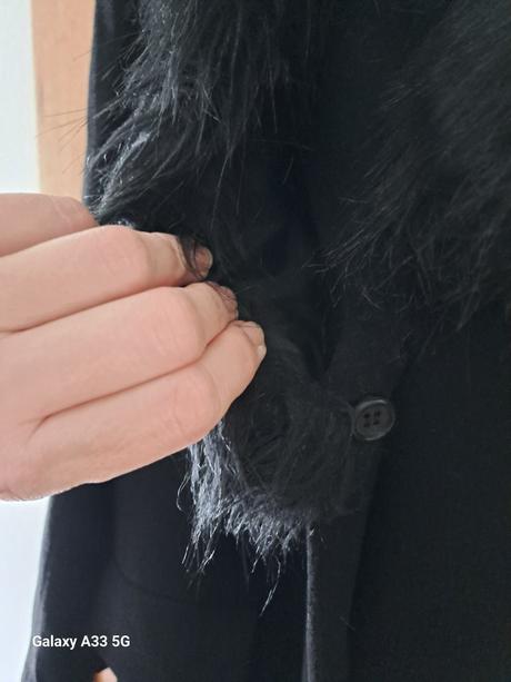 Čierny kabát č.42, 42