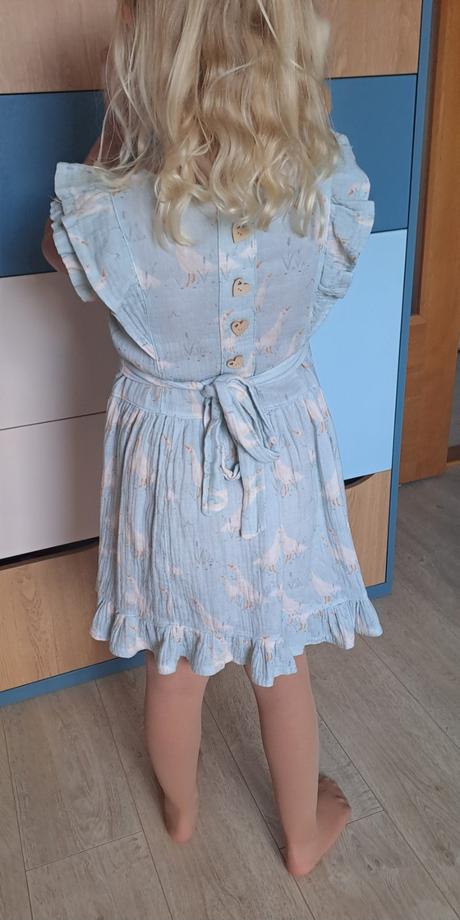 Mušelinivé šaty s húskami, 128