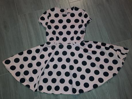 Jemne bodkovane saty, 110