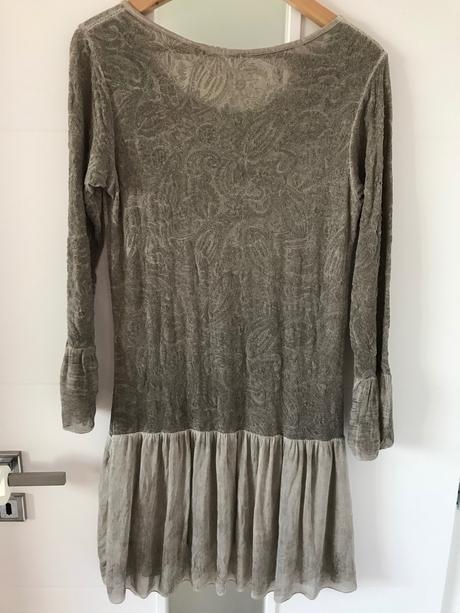 2x oblečené šaty, 38