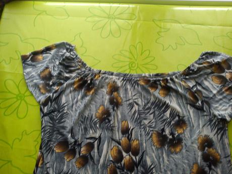 Tričko s krémovými kvetmi, xl