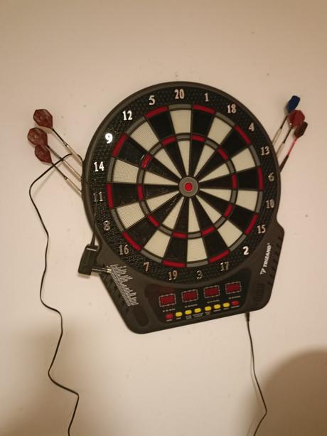 Elektronický terč na hranie šípok, 