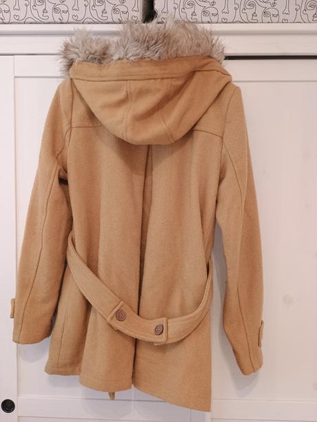 Horčicový kabát s pekným strihom, pull&bear,m