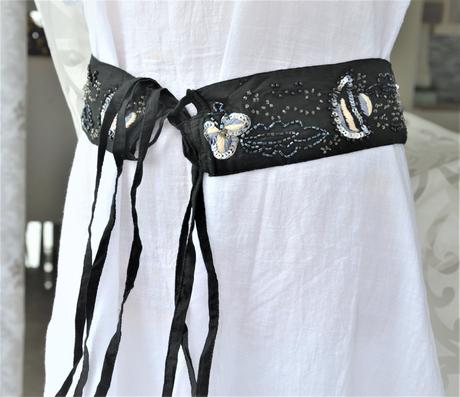 Vyšívaný kamienkový opasok, 