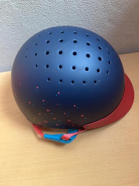 Predam prilbu na konika, m