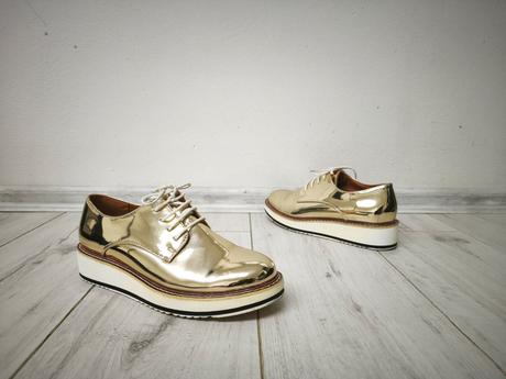 Zlaté mokasíny clowse, 39