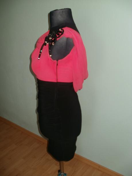 Spoločenské šaty s vodopádovým strihom, m