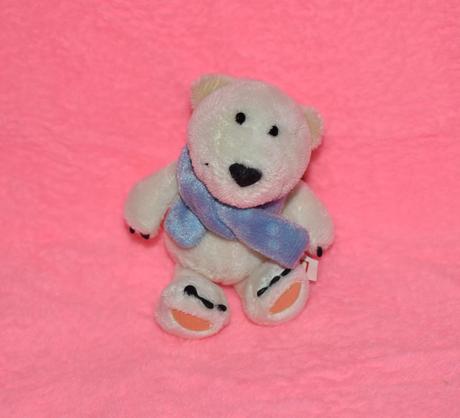 Maličký medvedík nici,