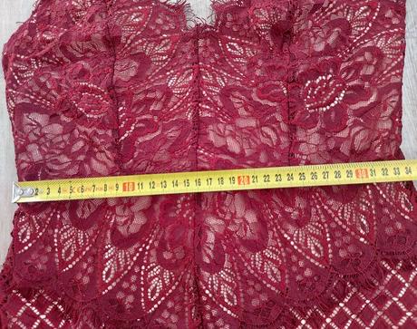 Bordové čipkované šaty, s