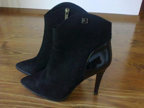 Čierne kotníky, 40