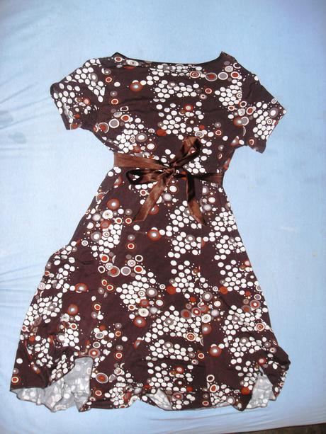 Šaty so saténovou mašľou aj pre tehuľky, m