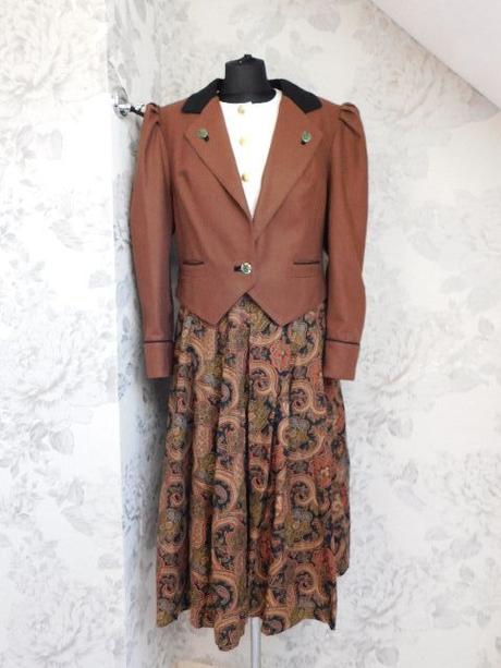 Luxusny vlneny kroj, 40