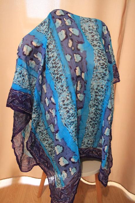 Modro fialový šál,