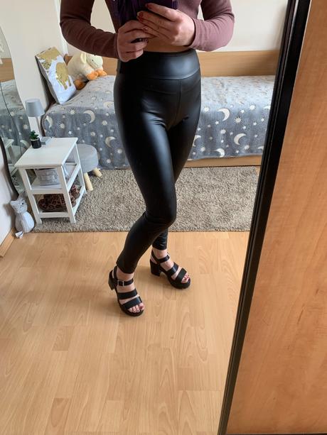 Koženkové legíny, calzedonia,s