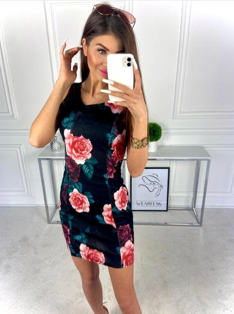 Krásne tvarujúce šaty z butiku, nové, s