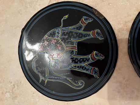 Tanieriky pod šálky,