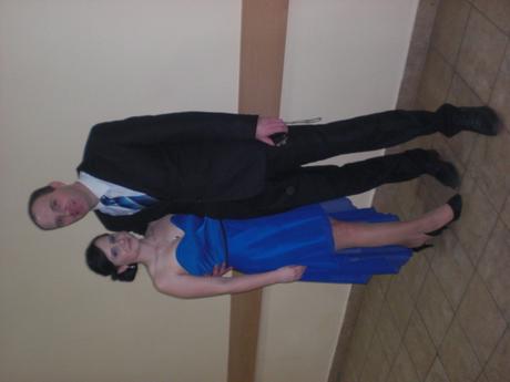 Modré spoločenské šaty, 36