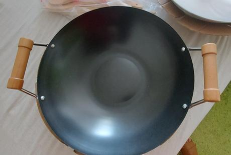 Wok panvica s prislušenstvom nepoužívaná,