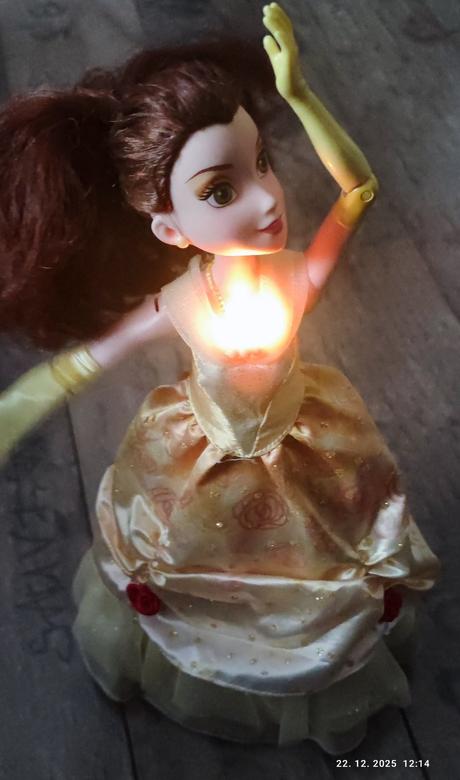 Tancujúca hrajúca bábika, 