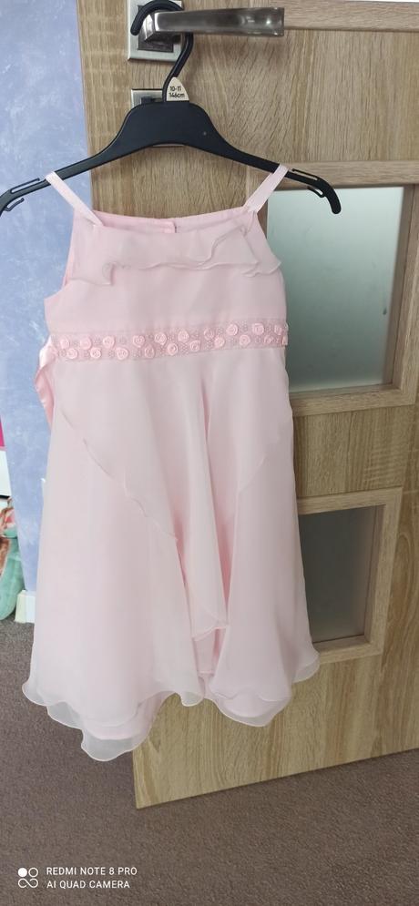 Slávnostné šaty, 104