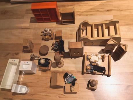 Dreveny nabytok pre babiky + auticko,