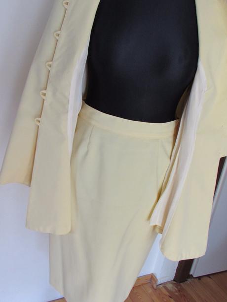 Elegantný kostým, 38