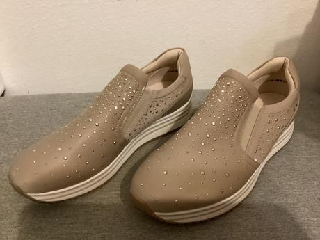 Topánky s kamienkami, graceland,41