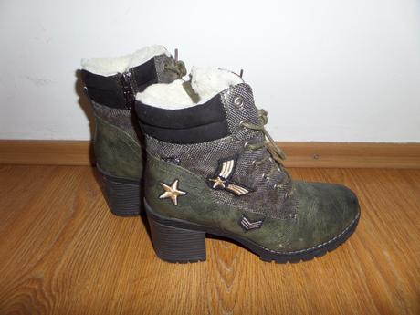 Kožušinové čižmy s odznakmi, 40