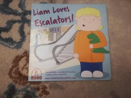 Liam loves escalators kniha,