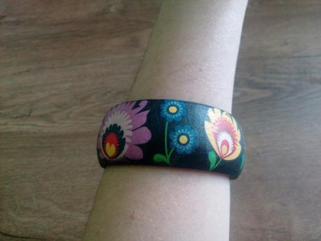 Čierny folk náramok,