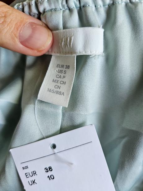 Mint šaty s odhalenym chrbatom letné saténové, m