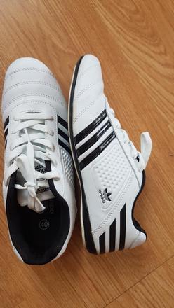 Botasky adidas v. 40, adidas,40