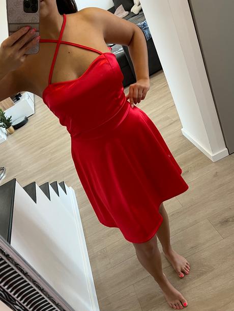 Červenè šaty, s
