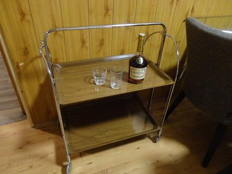 Vozík na servírovanie,