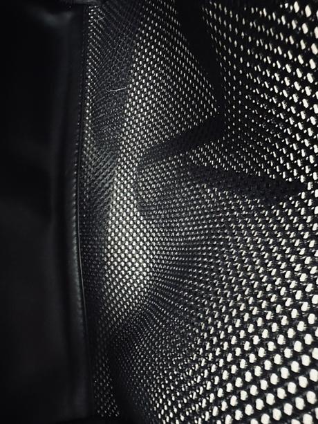 Čierna vinylová kabelka zn. armani jeans originál, armani