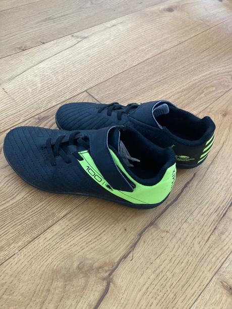 Botasky a kopačky v.33, adidas,33