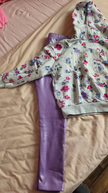 Mikina a leginy, 140