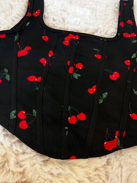 Korzetovy cerešničkovy top, m