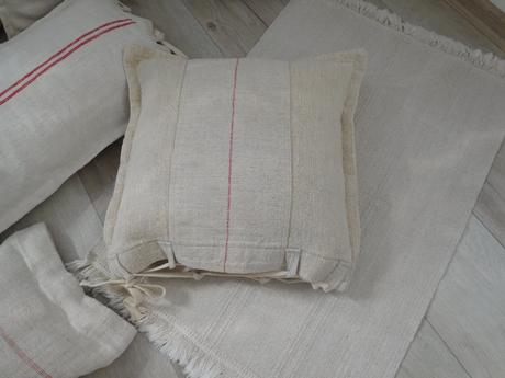 Vankúše menšie , vačšie, podlhovasté,, 