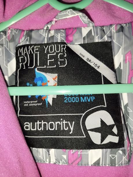 Overál do snehu, authority,104