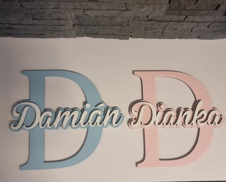 Drevene pismenka s manami, 