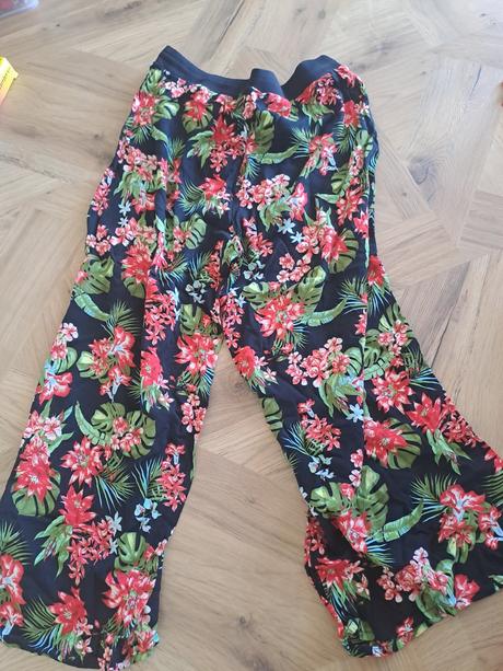 Exotické nohavice, 36