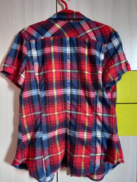 Kockovaná košeľa, 44