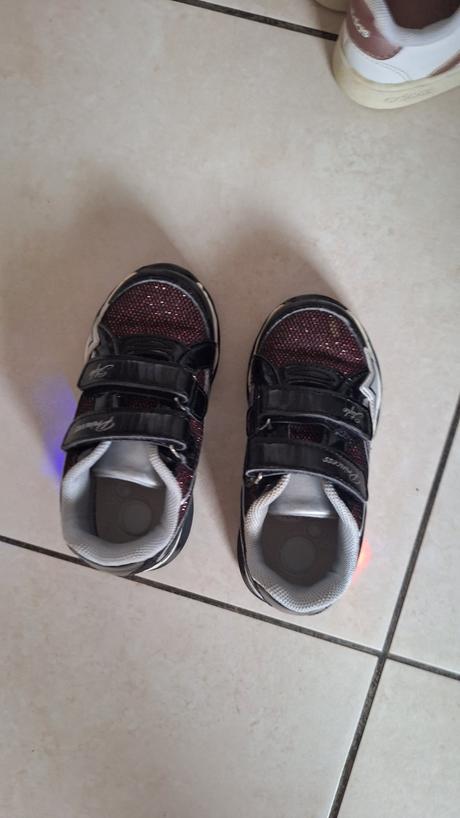 Tenisky blikajúce, 25